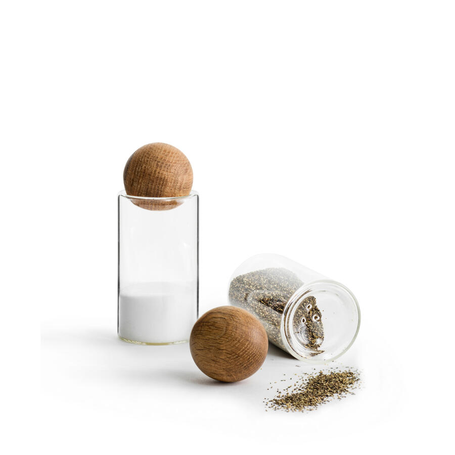 Nature salt and pepper shakers